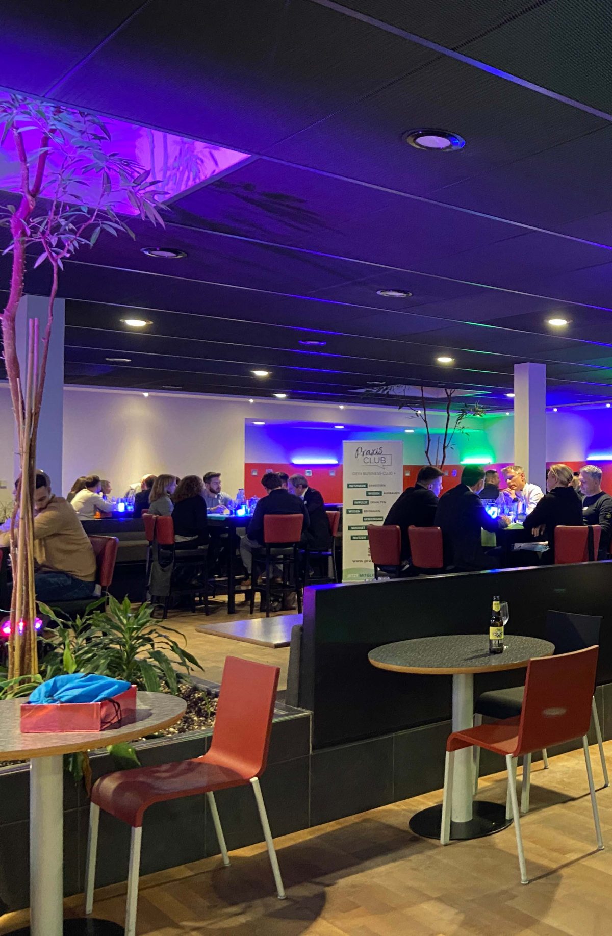 LogiLab, QYOU Marketing GmbH: Optimal Seating Arrangement at Networking Events